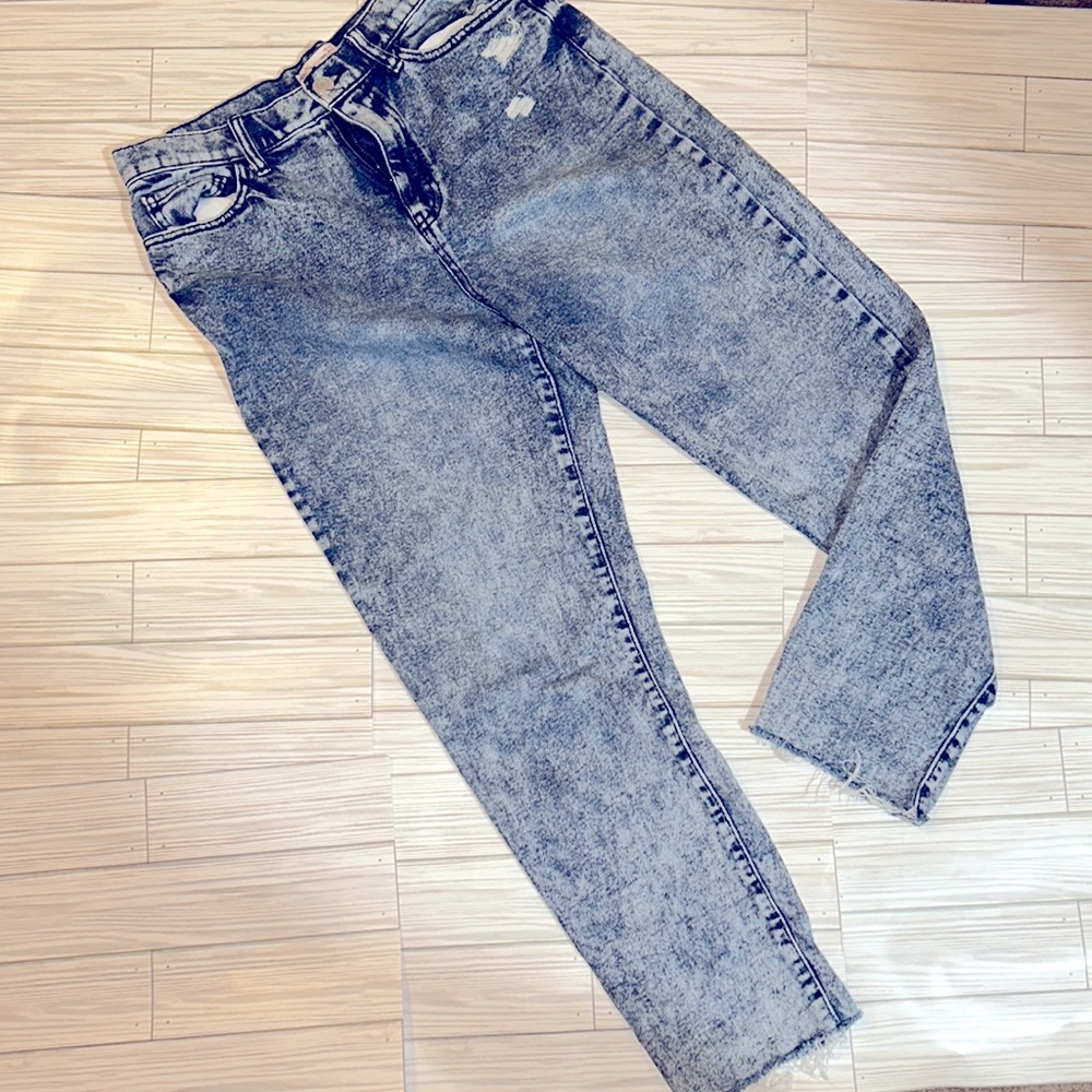 SO- High Rise Mom Jeans